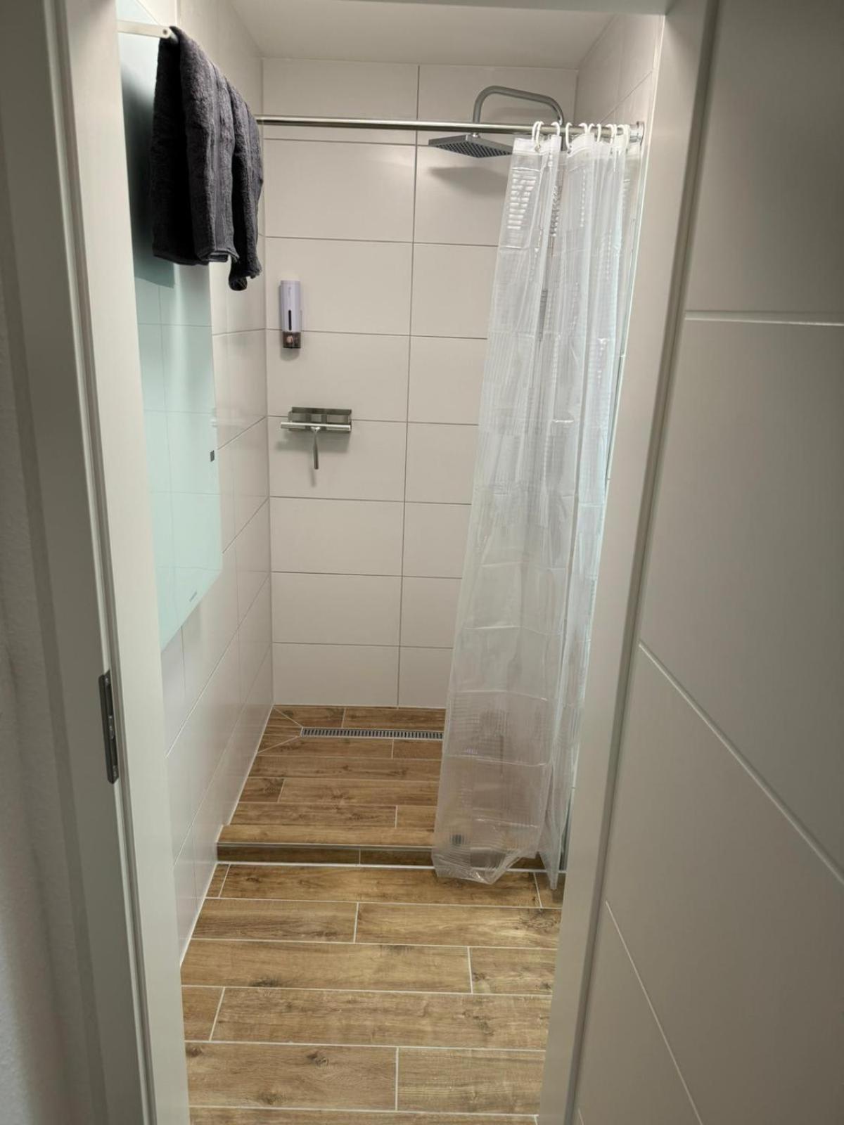 Studio Zimmer In Innenstadt Карлсруе Екстер'єр фото